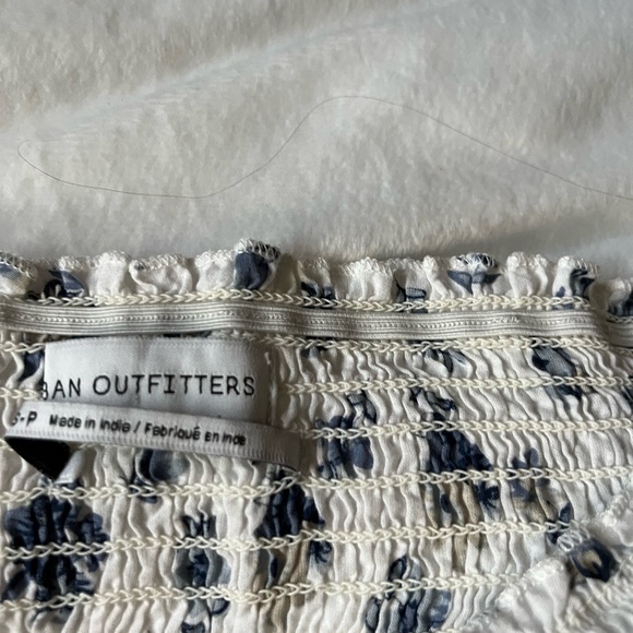 Urban outfitters crop smocked off shoulder top - Picture 3 of 3